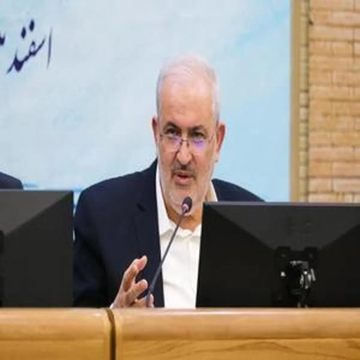 کاهش مصرف برق به میزان هزار مگاوات با تغییر زمان فعالیت ادارات
