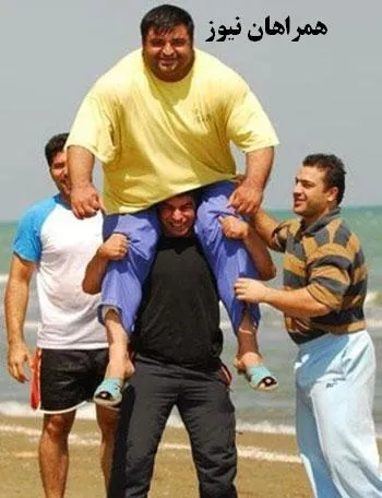 عکس/این مردچگونه حسین رضازاده رابلندکرد!