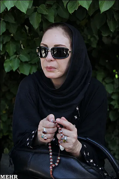 عکس/افسانه بایگان درمراسم تشییع شاپور قریب