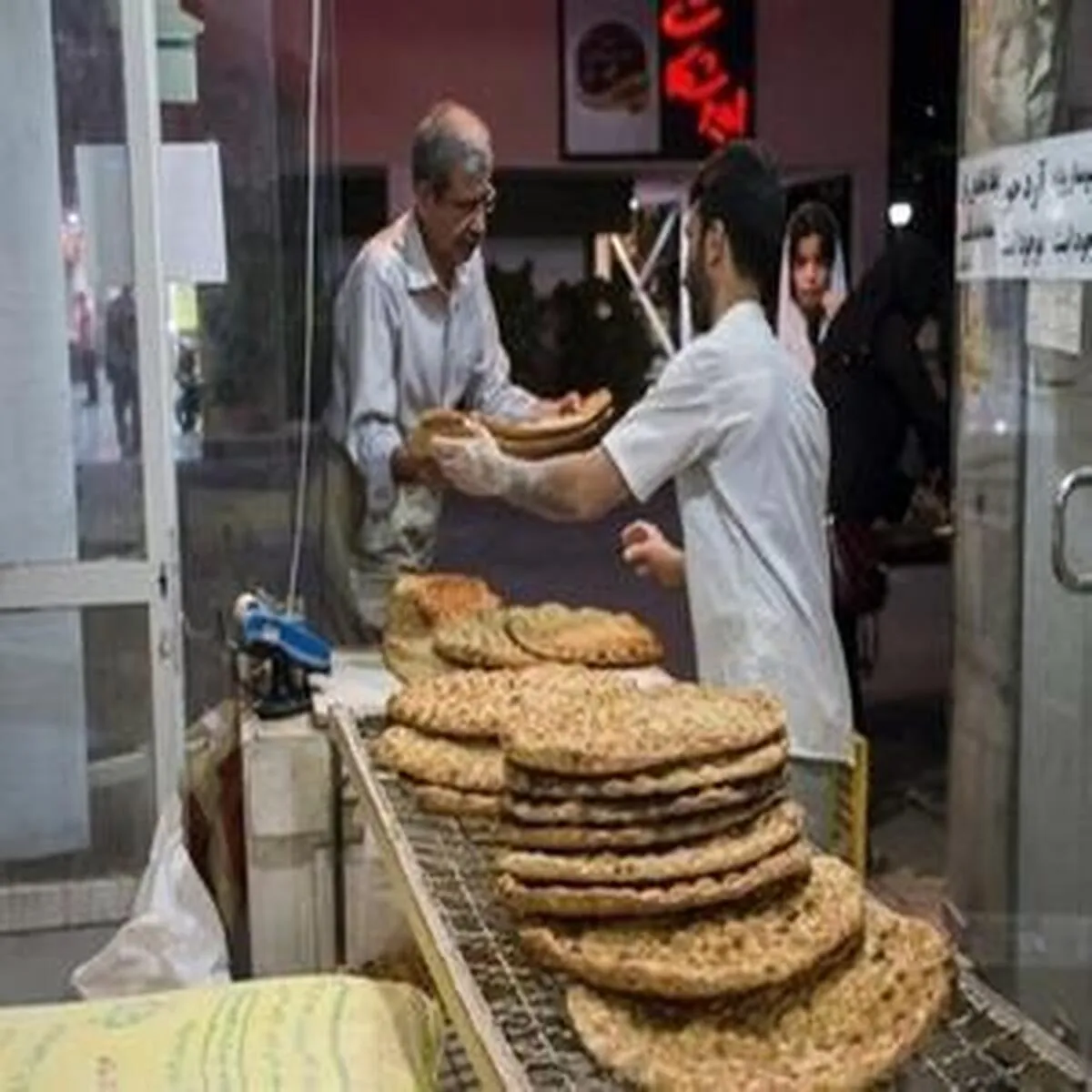 دلالان به نانوایی‌ها نفوذ کردند