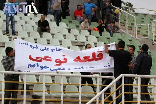 بنری که باعث شد در تمرین استقلال کتک‌کاری شود / عکس
