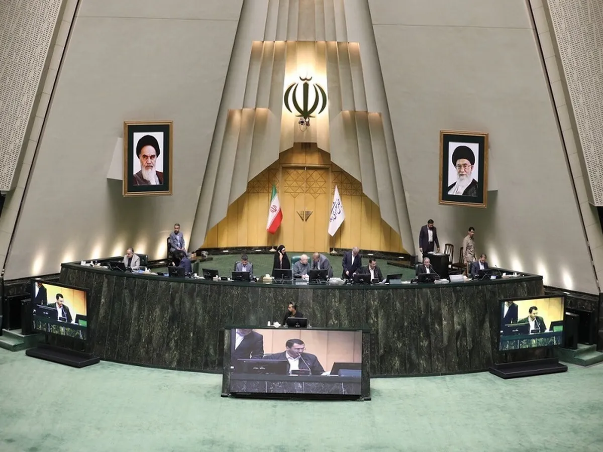 تیم اقتصادی دولت به مجلس دعوت شود