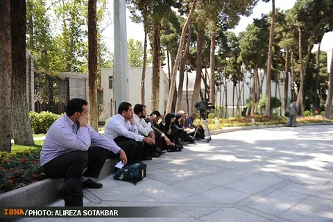 عکس/صف خبرنگاران در انتظار دولتیها !