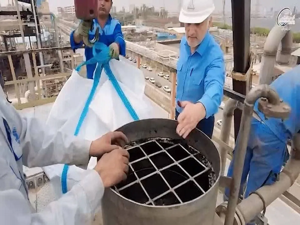 بارگذاری کاتالیست ایرانی پالادیوم در پتروشیمی شهید تندگویان انجام شد/ پروژه توقف تولید پلی‌اتیلن‌ترفتالات در ایران شکست خورد 