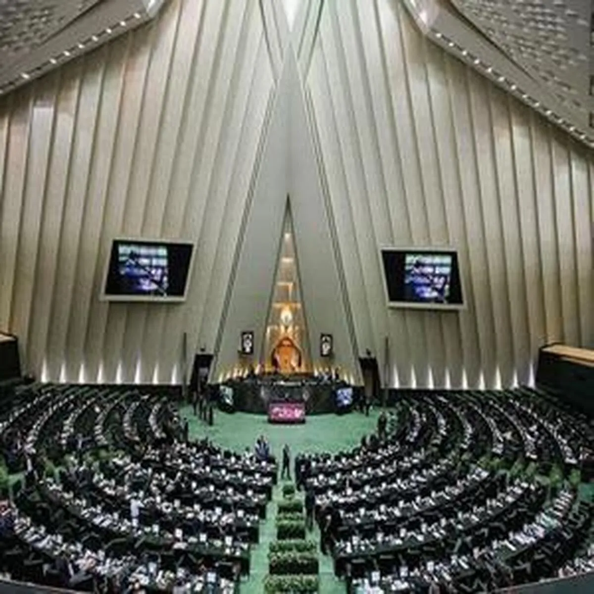 مخالفت مجلس با درخواست دولت برای کاهش مالیات دارو و نهاده‌های دامی و کشاورزی