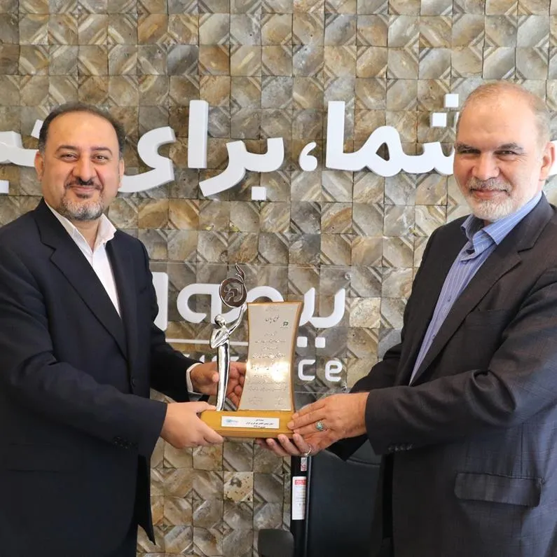 بیمه دی نشان سیمین بهره وری را دریافت کرد