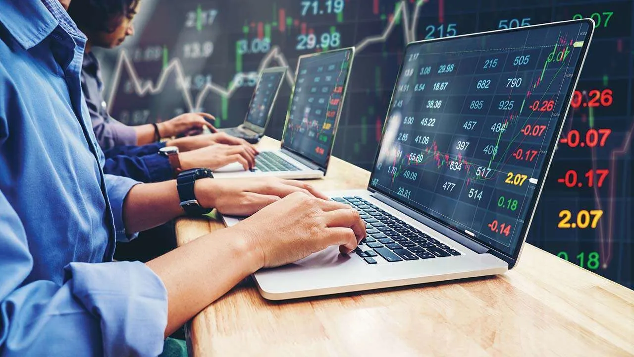 نیاز به نصب تابلوی «هیجان ممنوع» مقابل بورس/ حرف‌های ترامپ تاثیر آنی بر بازار ندارد