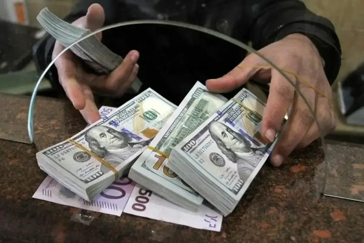 بازار‌های موازی نفس کم آورده‌اند / تک‌نرخی شدن ارز موتور جدید بورس است