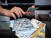 بازار ارز تجاری فعال است