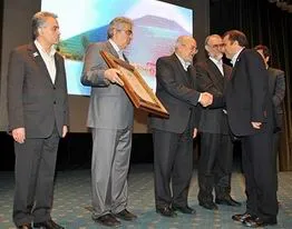 کسب رتبه نخست شركت هاي وسایط نقلیه و قطعات خودرو توسط ایران خودرو
