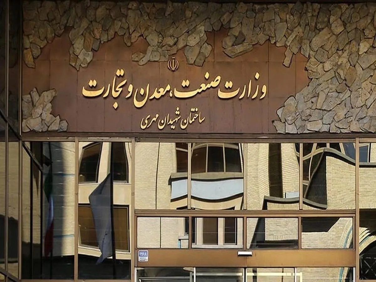 تاکید وزارت صمت بر ممنوعیت واردات کالاهای خارجی با نمونه‌های داخلی