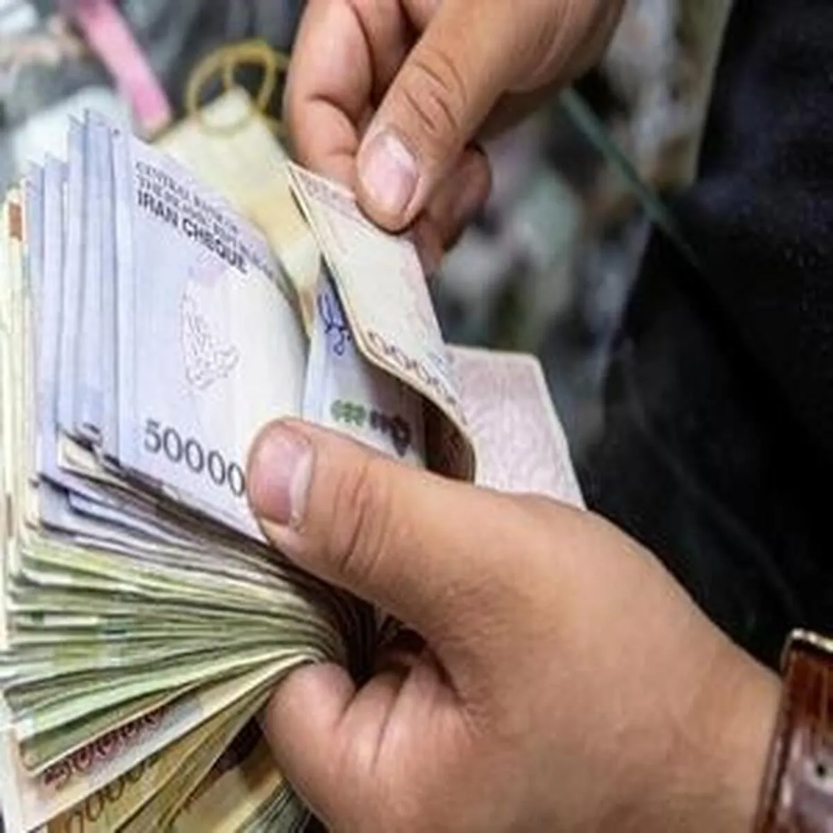 بررسی جزئیات پاداش ماموریت کارکنان دولت در سال ۱۴۰۴