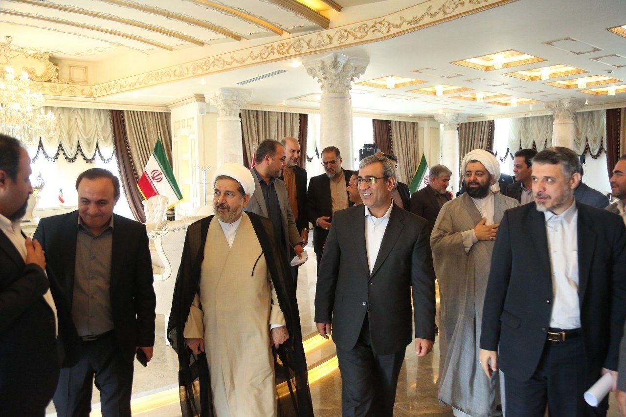 رفع موانع پدیده با سرعت دنبال شود / جلسه ویژه تعیین تکلیف ماده ۱۰۰ برگزار میشود. رفع موانع پدیده با سرعت دنبال شود / جلسه ویژه تعیین تکلیف ماده ۱۰۰ برگزار میشود.