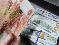 روبل روسیه از دلار آمریکا جلو زد