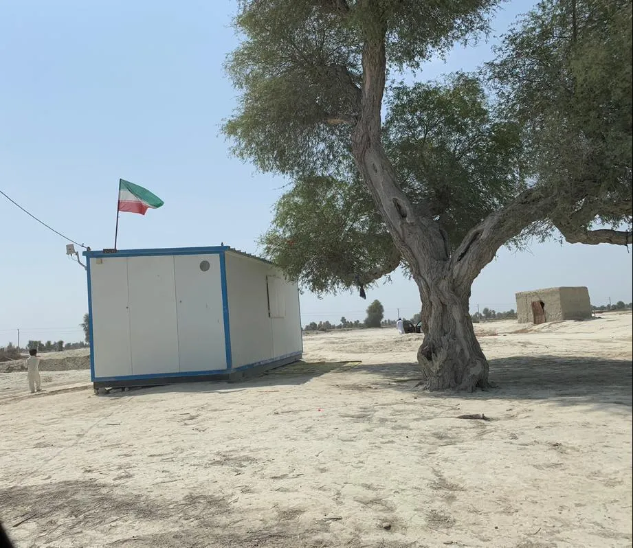توزیع لوازم التحریر و سبد کالای به روستا‌های صعب العبور بلوچستان