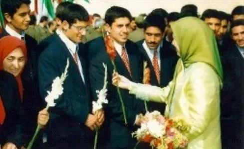 آخرین دسته گلی که مریم به آب داد