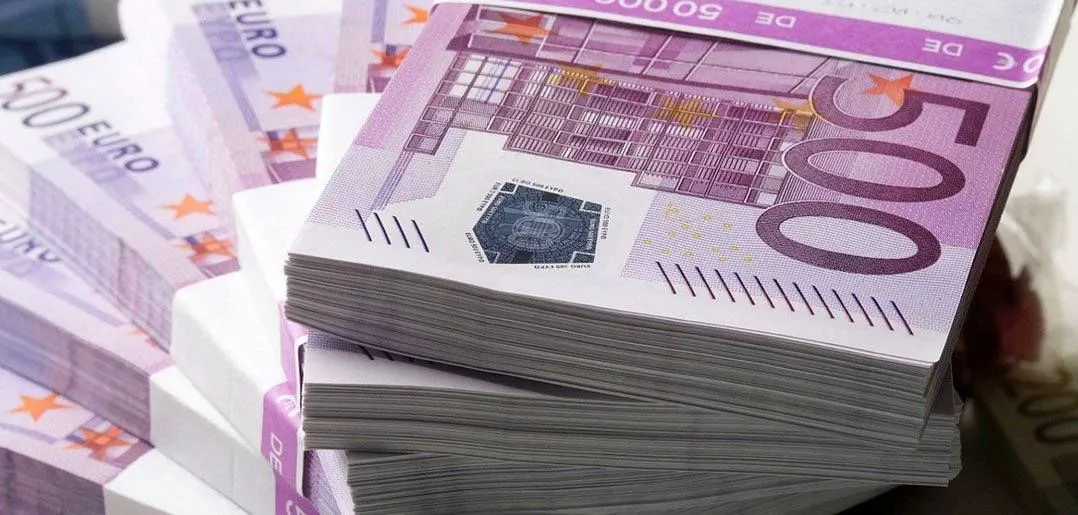 کاهش قیمت یورو نسبت به روز پنجشنبه