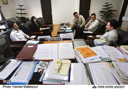 میز کار معاون احمدی نژاد (عکس)