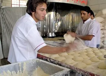 سرنوشت نامعلوم در انتظار نان