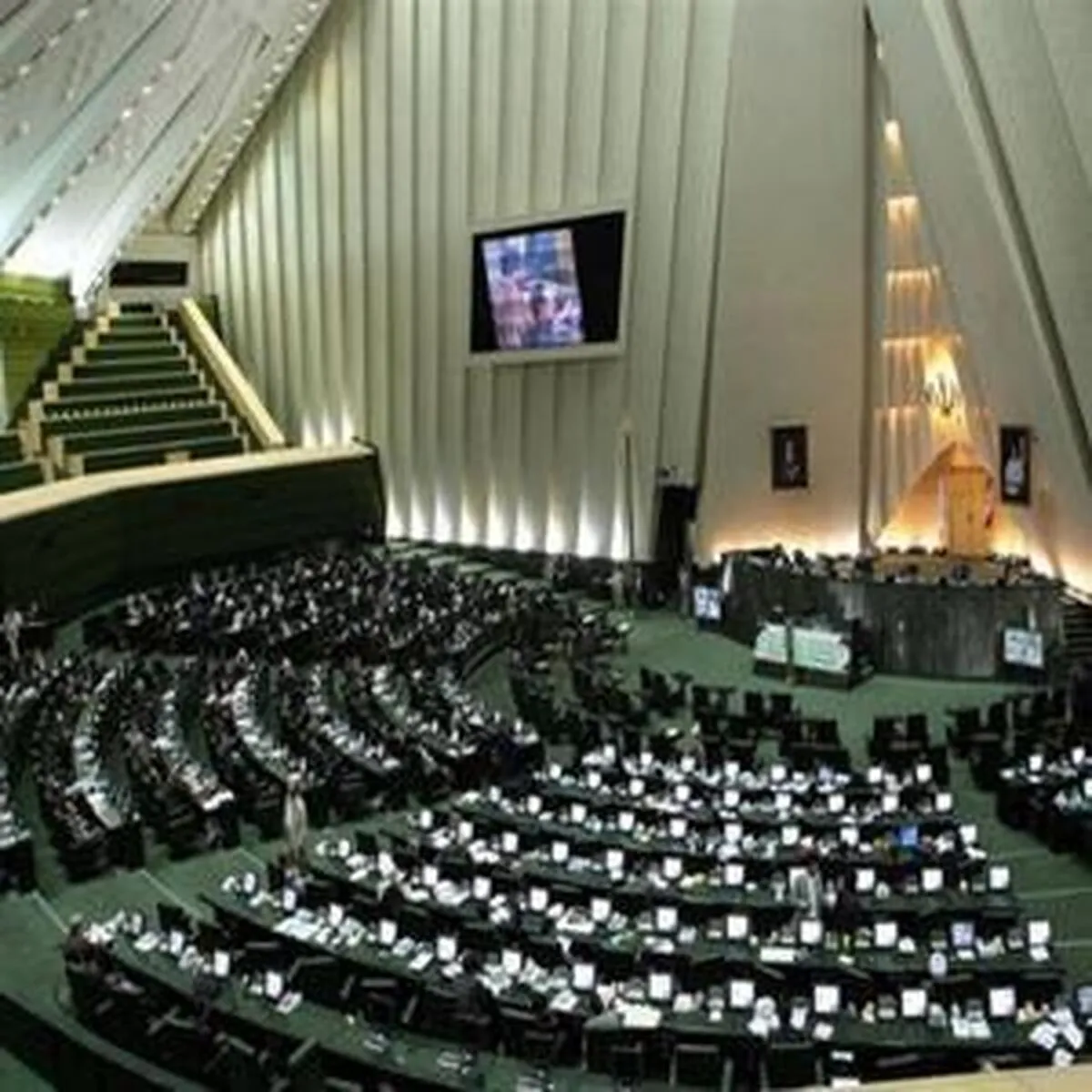 بررسی لایحه تغییرات قانونی مرتبط با سربازان قهرمان در مجلس شورای اسلامی