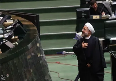 روحانی صحن علنی مجلس را ترک کرد