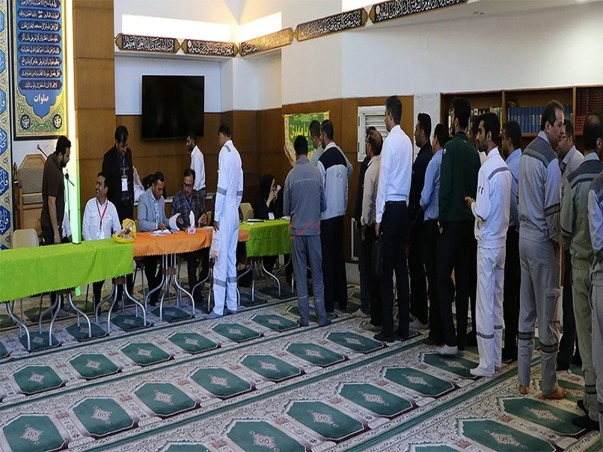 حضور پر شور کارکنان شرکت پتروشیمی نوری در انتخابات