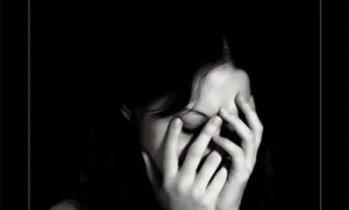کار غیراخلاقی  چند مرد جوان با یک کارمند 23 ساله/ فیلمبرداری از تعرض در اوج وقاحت