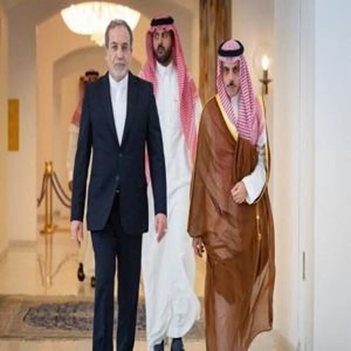 گفت‌وگوی عراقچی با وزیر خارجه عربستان در خصوص پیشرفت‌های مذاکرات