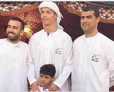 رونالدو و پسرش در لباس عربی!