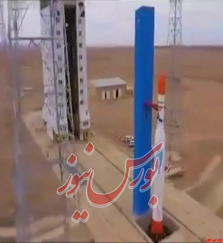 تصویری از مستقر شدن ماهواره بر سیمرغ برای ارسال ماهواره ظفر به فضا